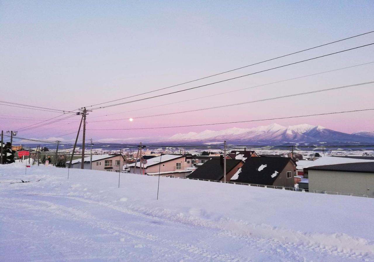 Hotel Hanafuji Inn NakaNakafurano Buitenkant foto